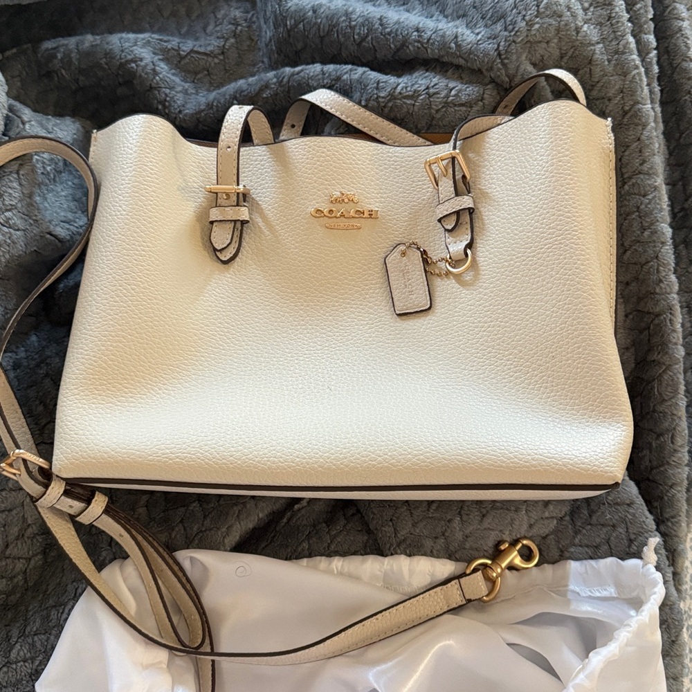 Coach Women's tote bag. mollie tote bag 25